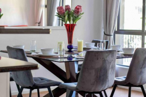 Spacious 3-bedroom apartment with canal view